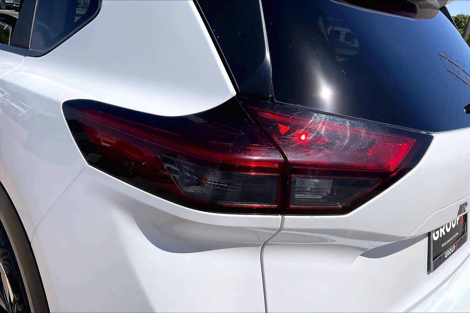 Used 2025 Nissan Rogue SV FWD image 27