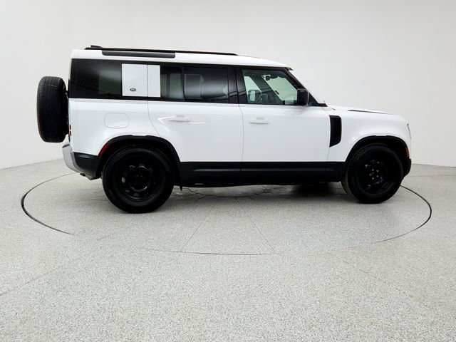 Used 2022 Land Rover Defender 110 image 4