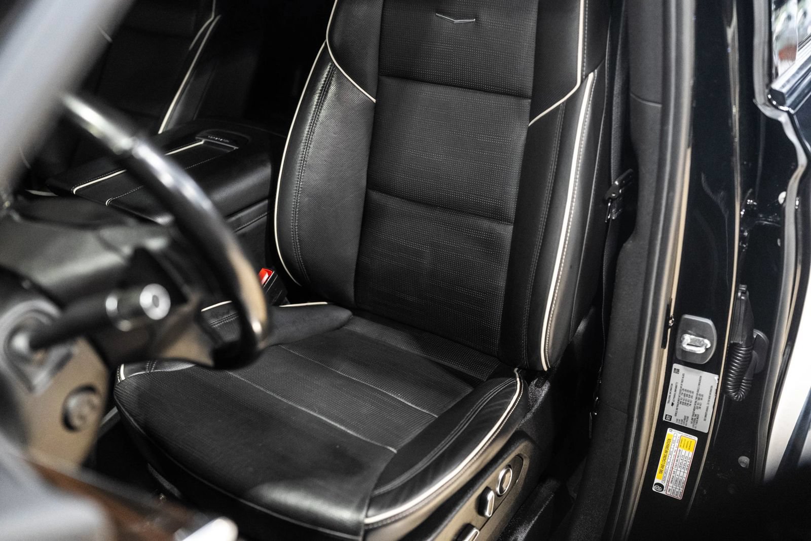 Used 2021 Cadillac Escalade ESV Premium Luxury w/ LPO, Floor Liner Package AWD/4WD image 14