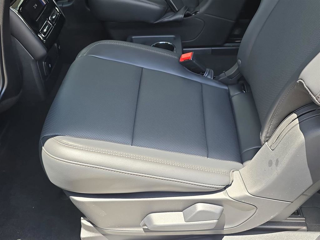 New 2025 Lincoln Aviator 2WD w/ Equipment Group 101A image 16