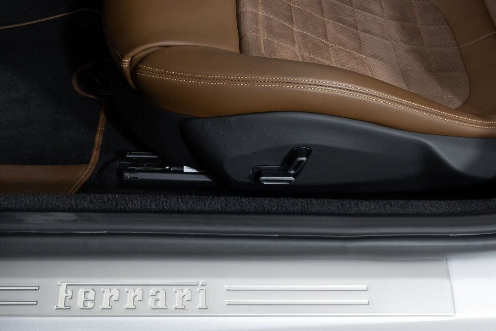 Used 2024 Ferrari Roma image 30