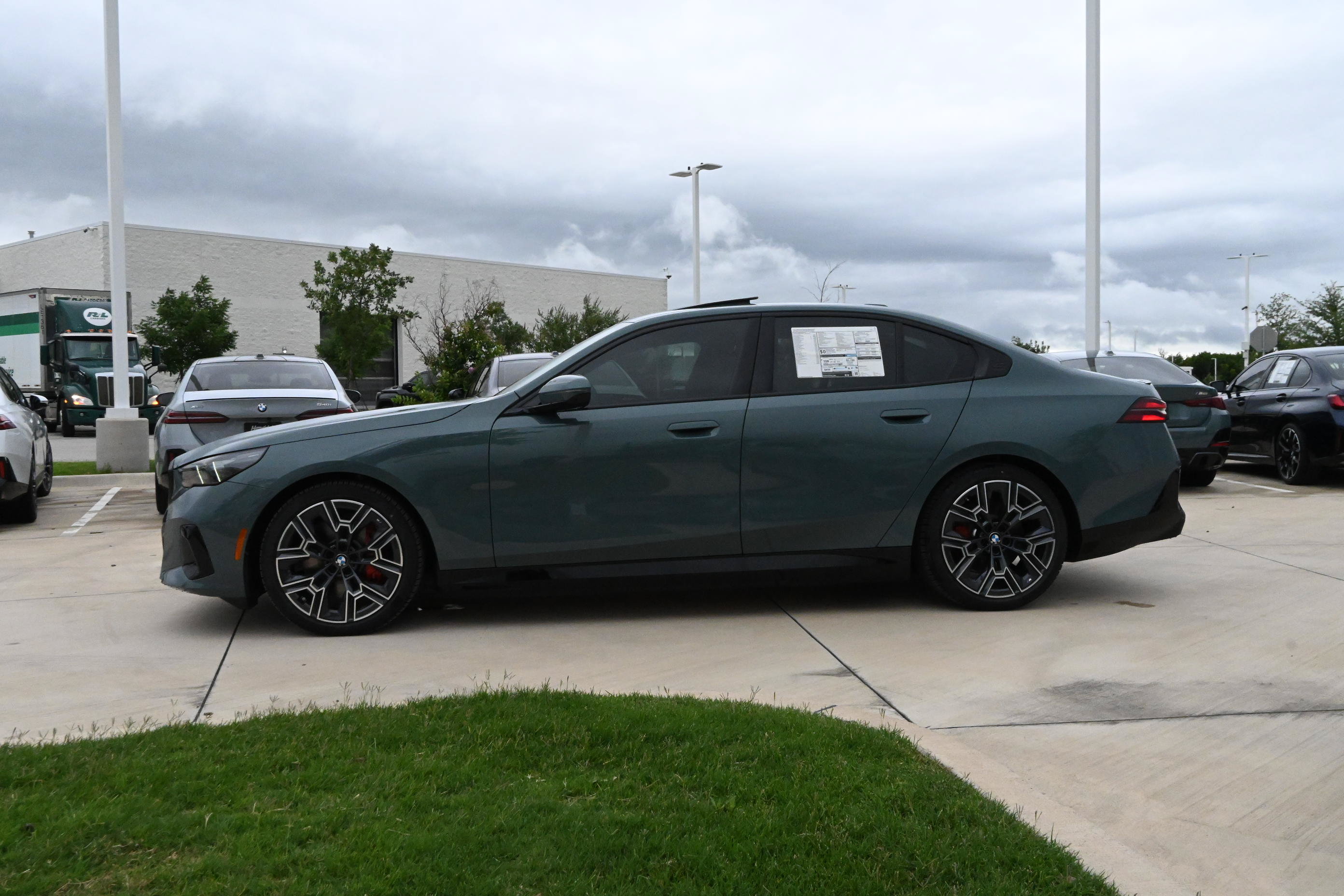 New 2027 BMW i5 eDrive40 w/ M Sport Package RWD image 5