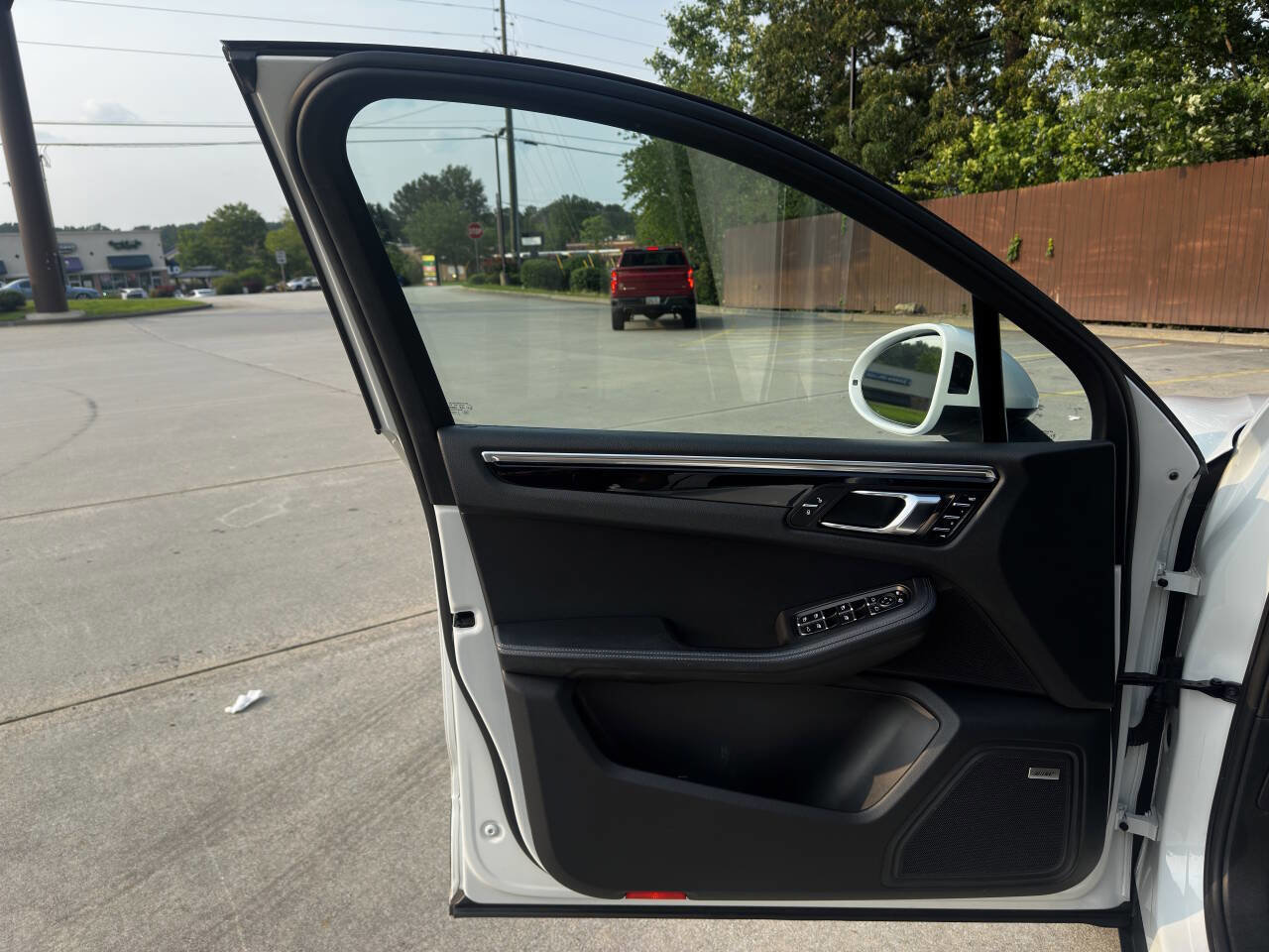 Used 2016 Porsche Macan S image 21