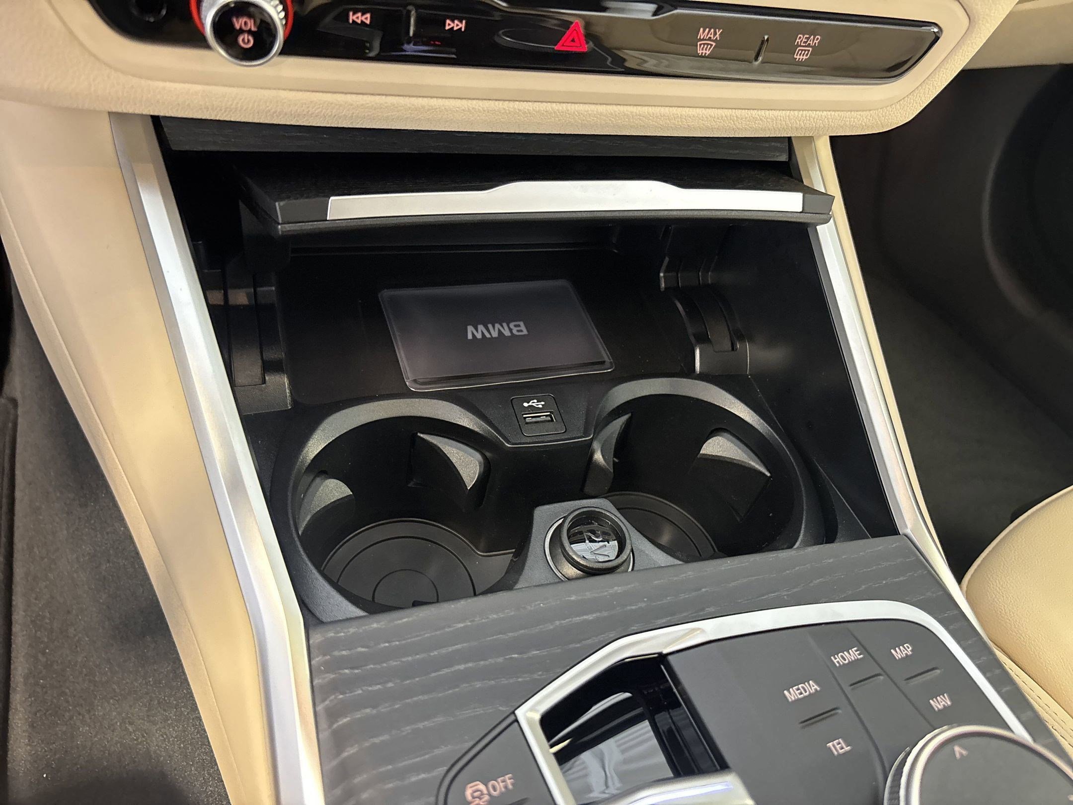 Used 2025 BMW 330i Sedan w/ Convenience Package image 32