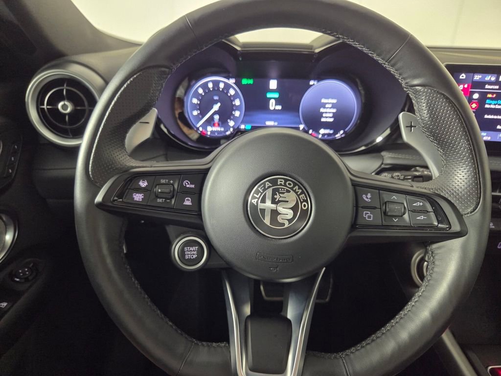 Used 2024 Alfa Romeo Tonale Veloce AWD/4WD image 17