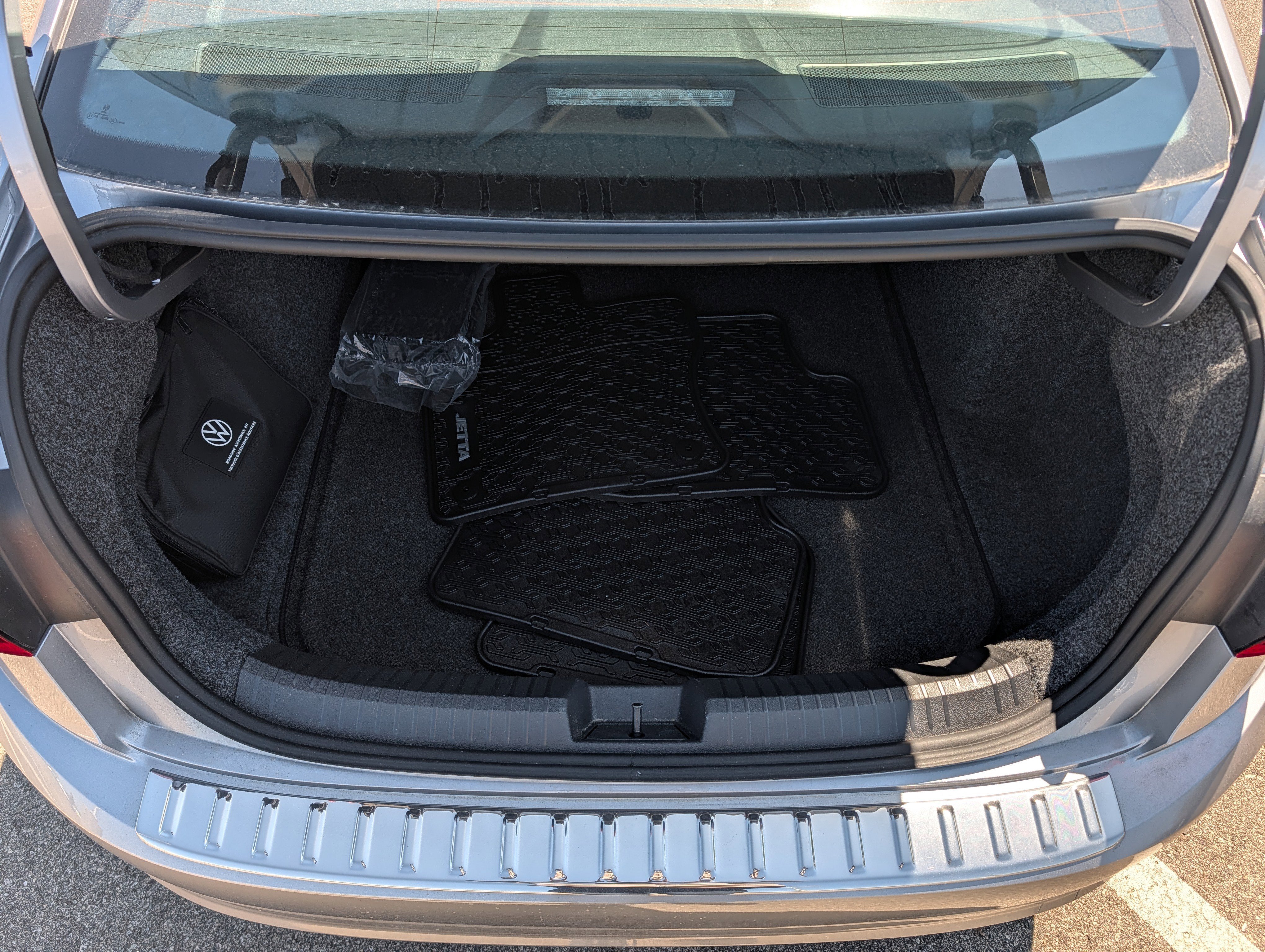 Certified 2021 Volkswagen Jetta R-Line w/ R-Line Cold Weather Package FWD image 18
