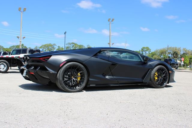 Used 2024 Lamborghini Revuelto image 10
