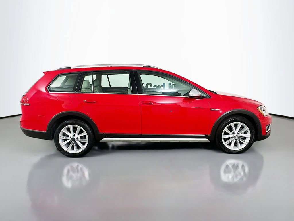 Used 2017 Volkswagen Golf Alltrack S image 9