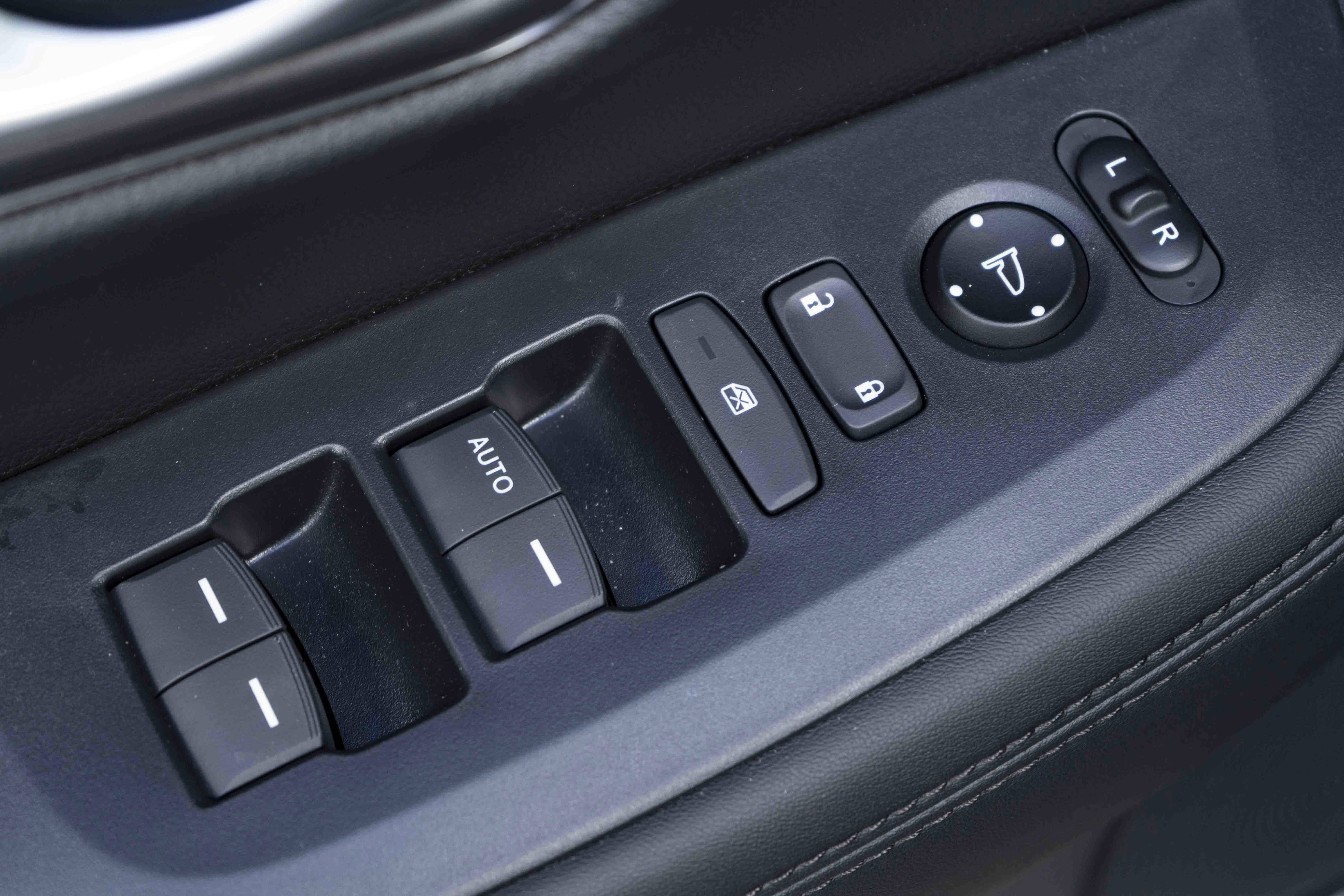 Certified 2026 Honda HR-V LX image 37