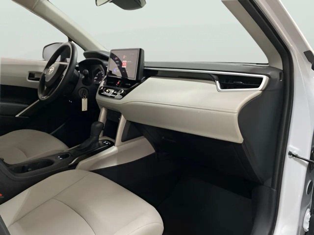 Used 2024 Toyota Corolla Cross L FWD image 65