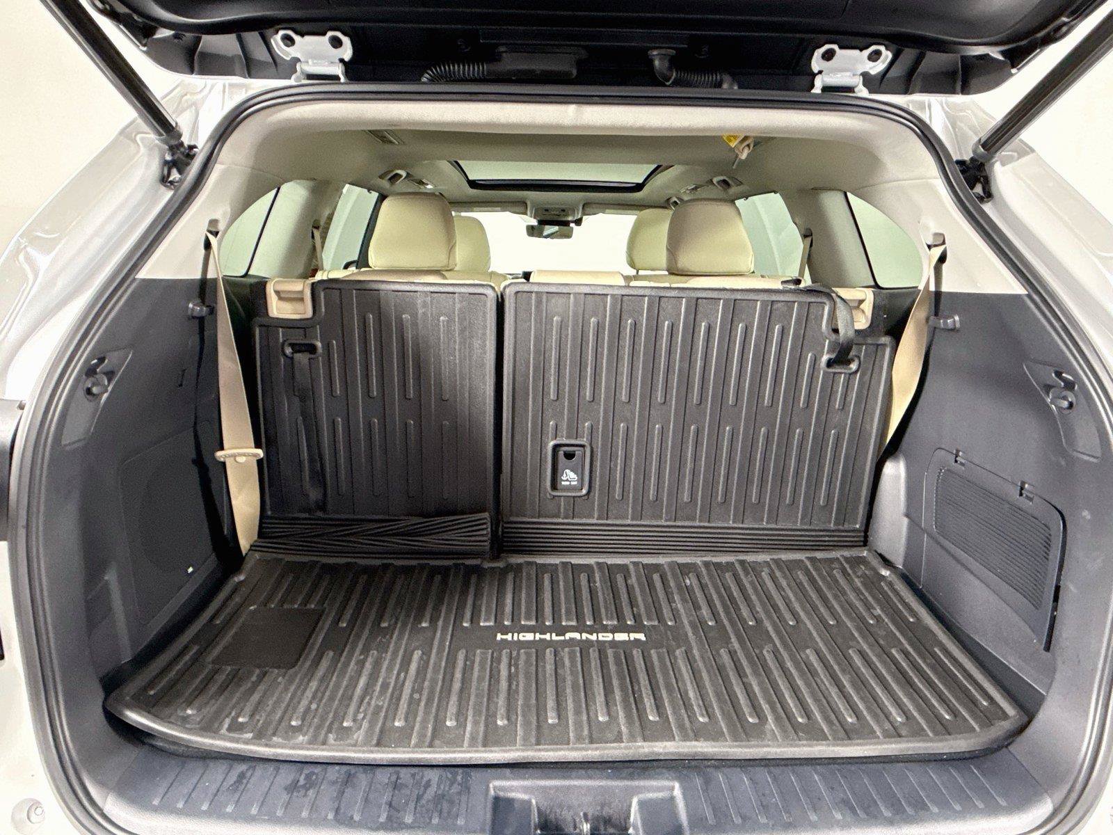 Used 2023 Toyota Highlander Platinum FWD image 46