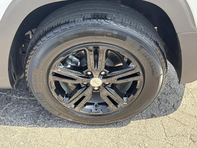 Used 2024 GMC Terrain SLE FWD image 30