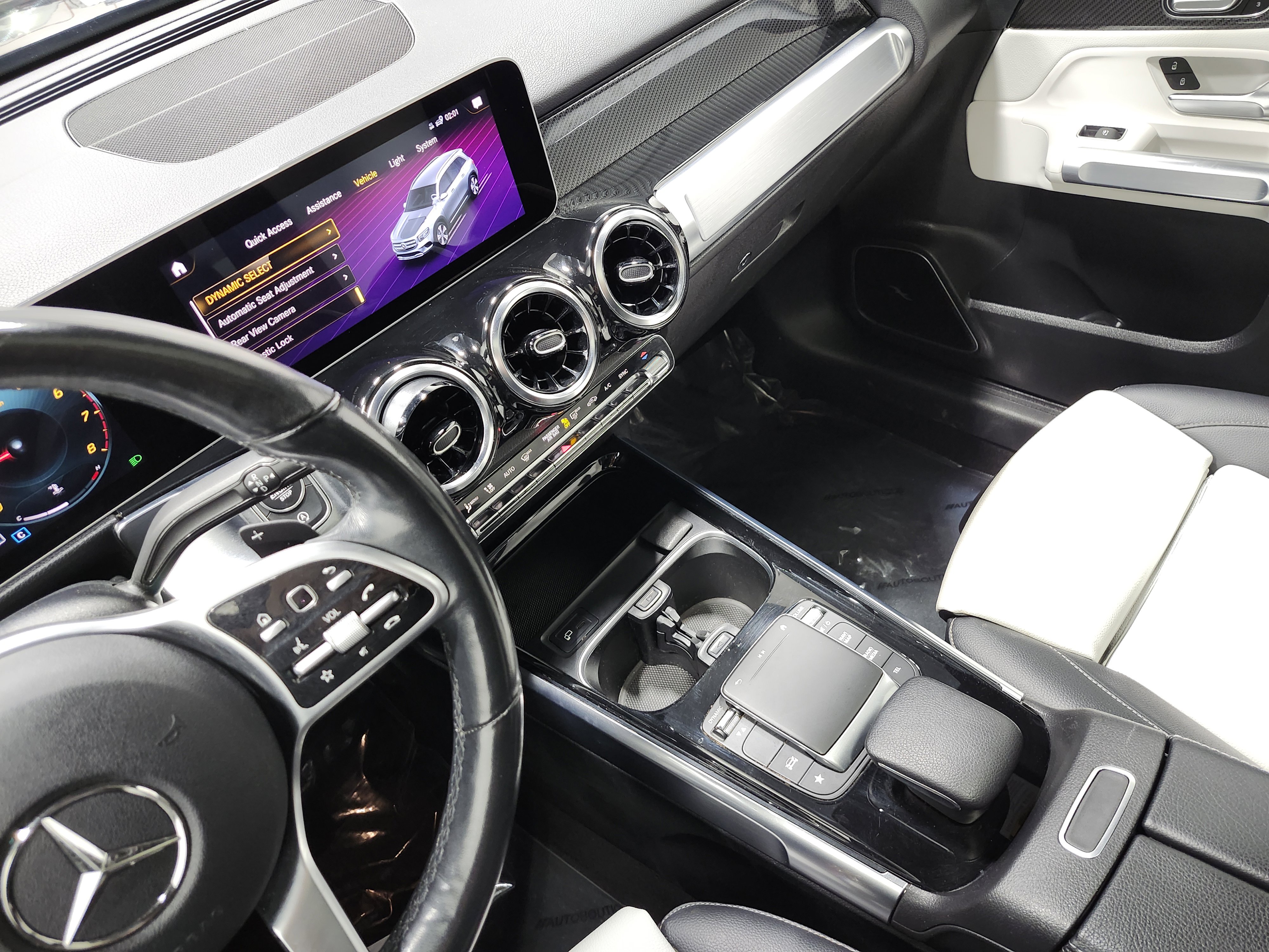 Used 2021 Mercedes-Benz GLB 250 4MATIC image 32