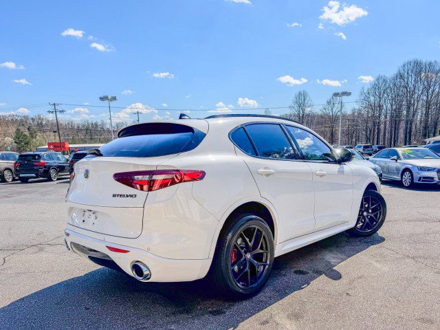 Used 2021 Alfa Romeo Stelvio Ti w/ Nero Edizione image 4
