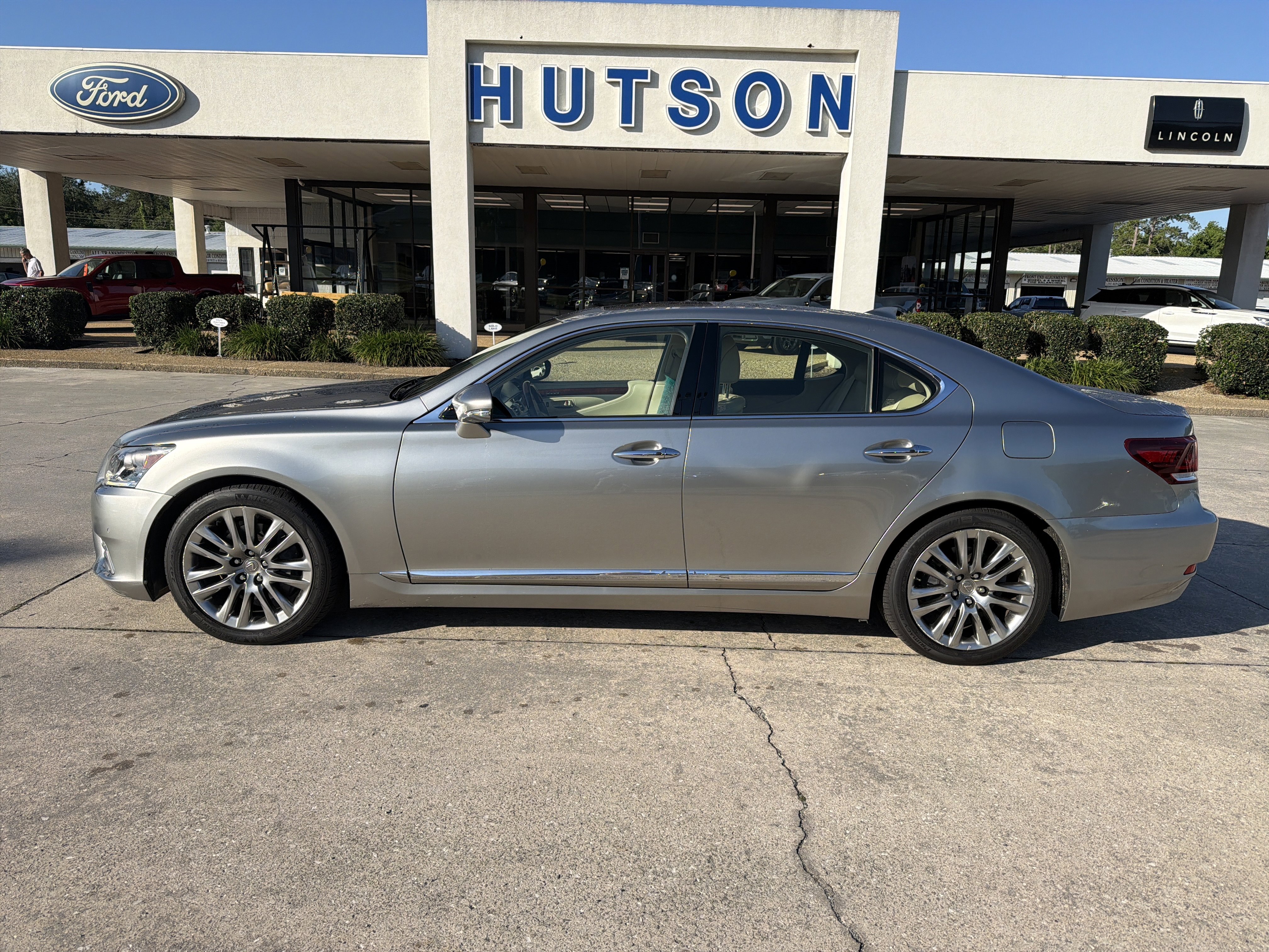 Used 2017 Lexus LS 460 RWD image 1