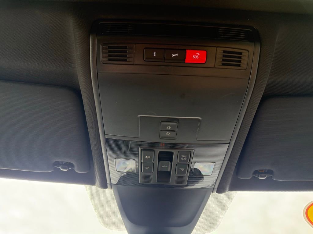 Used 2024 Volkswagen Tiguan SE R-Line image 27