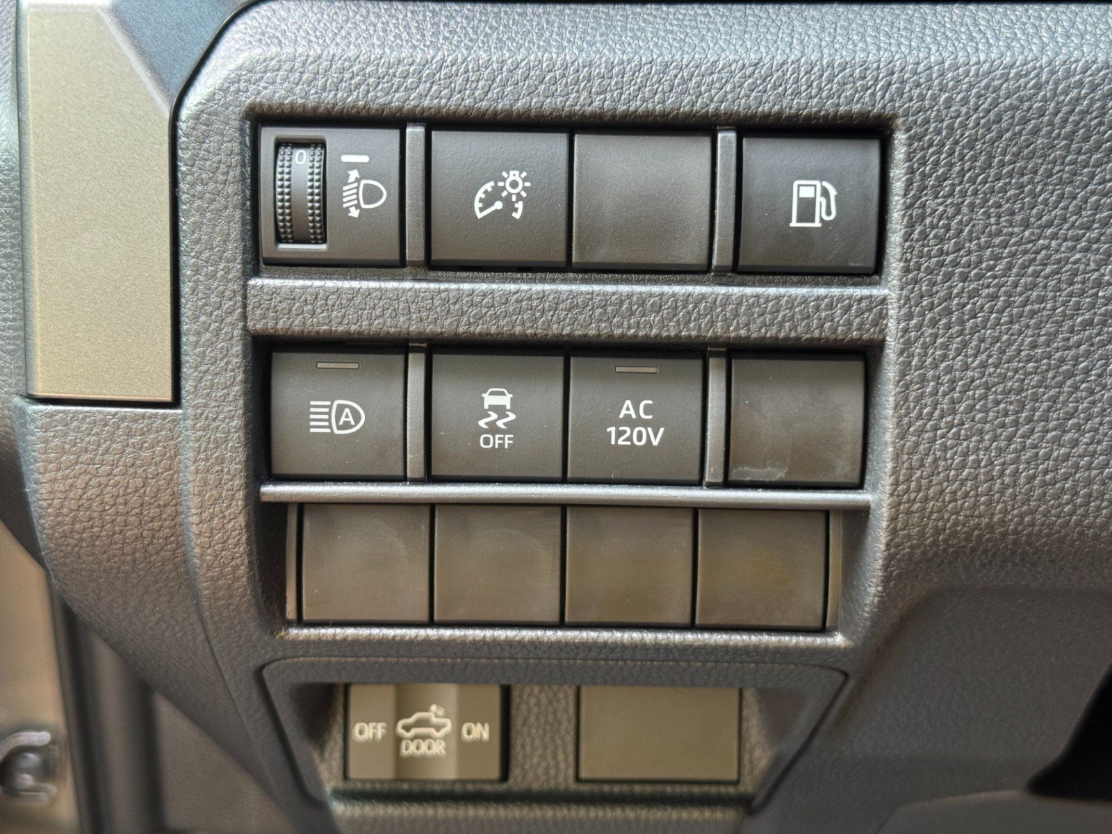 Used 2025 Toyota Tacoma TRD Off-Road AWD/4WD image 17