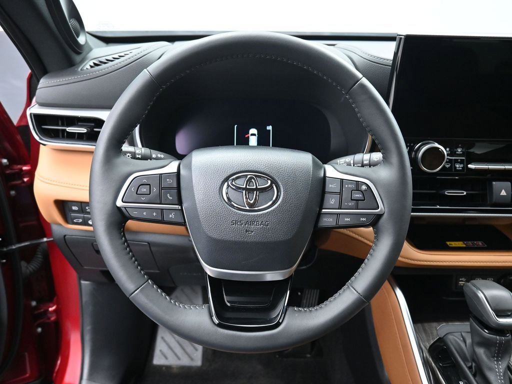 Certified 2025 Toyota Highlander LE image 19