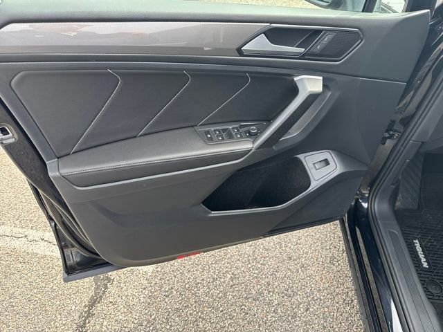 Certified 2024 Volkswagen Tiguan SE w/ Panoramic Sunroof Package image 11