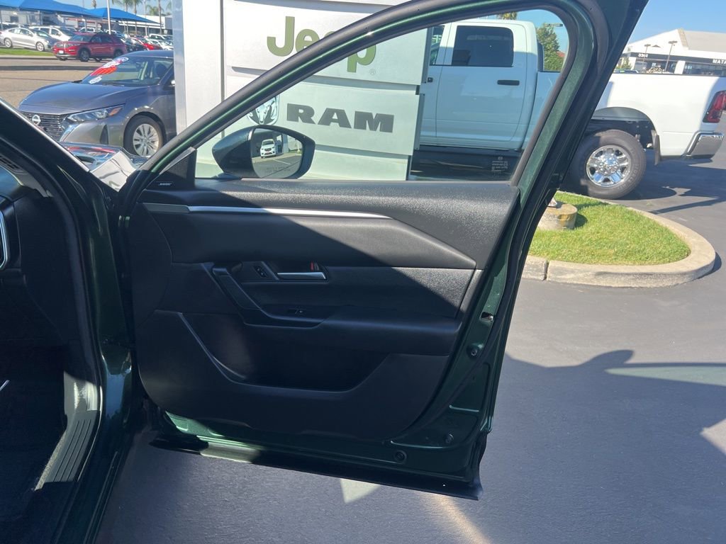 Used 2025 MAZDA CX-50 AWD 2.5 S w/ Premium Package image 39