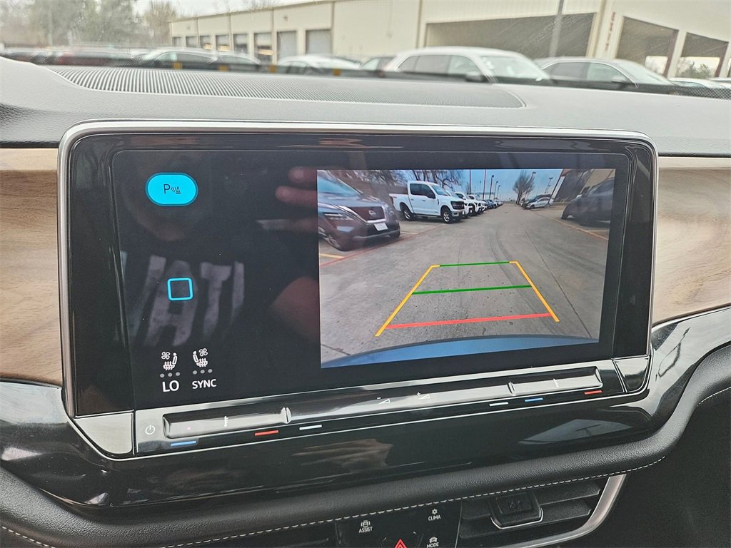 Used 2025 Volkswagen Atlas SE image 22