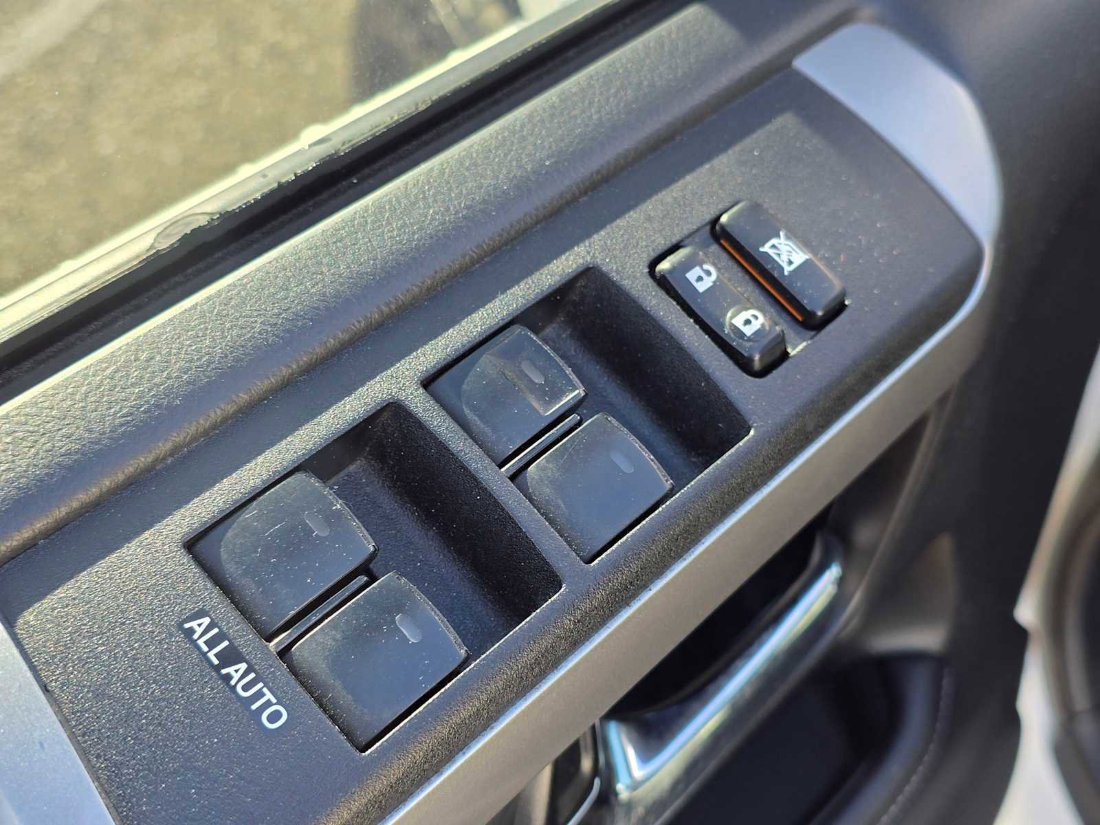 Used 2018 Toyota 4Runner SR5 Premium image 26