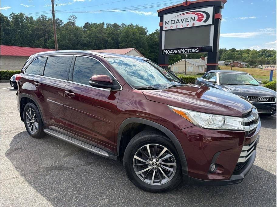 Used 2018 Toyota Highlander XLE FWD image 1