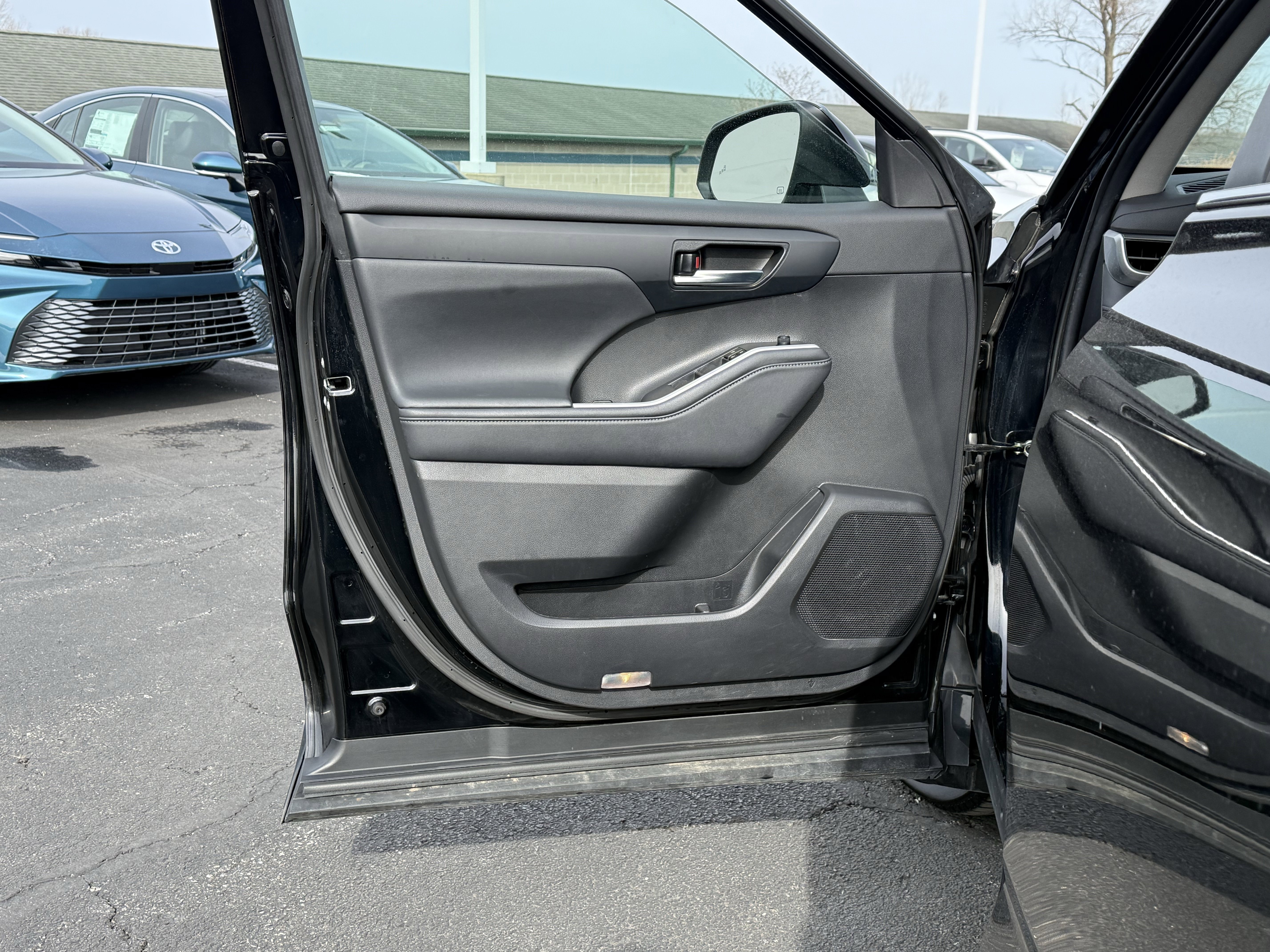 Used 2023 Toyota Highlander XLE image 22