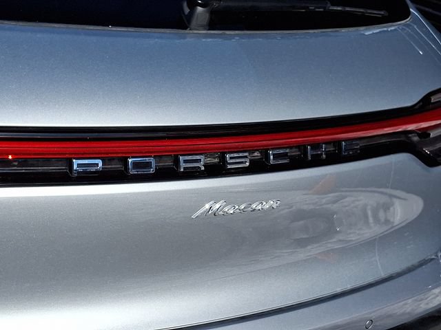 Certified 2025 Porsche Macan AWD/4WD image 21