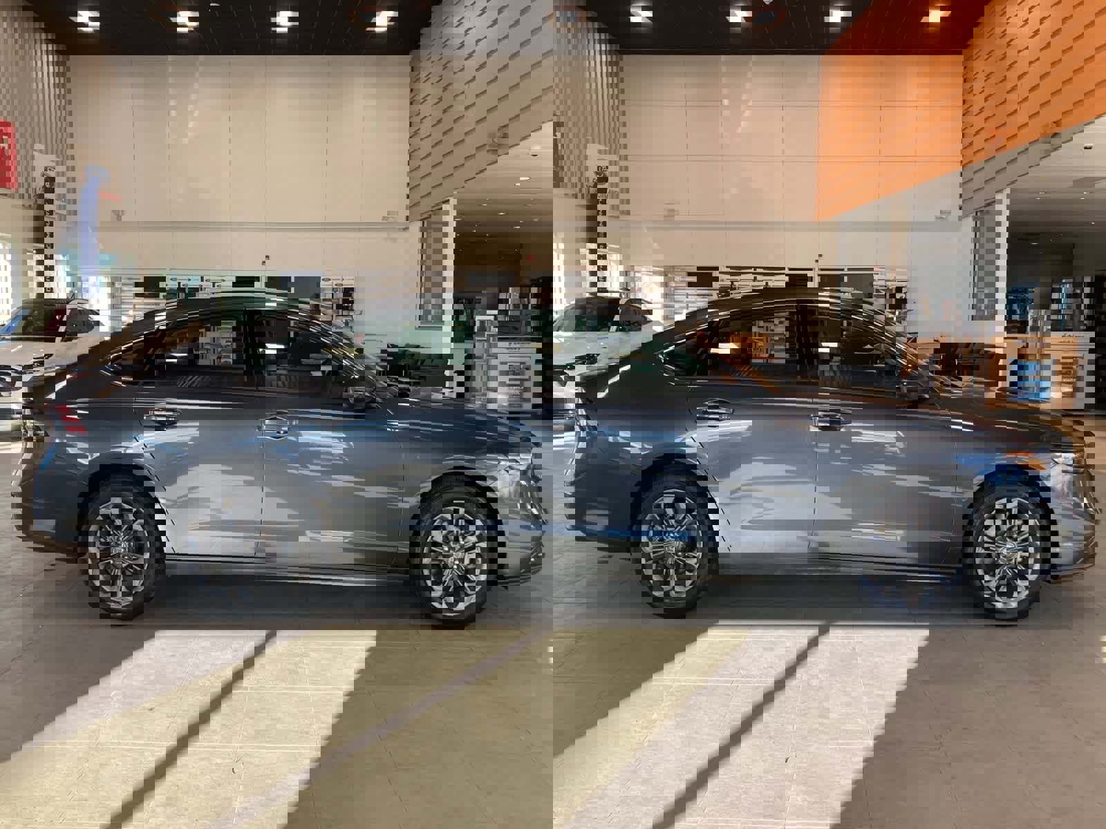 Used 2023 Honda Accord EX image 4