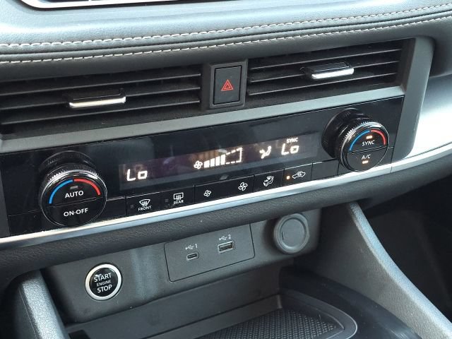 Used 2023 Nissan Rogue SV FWD image 32