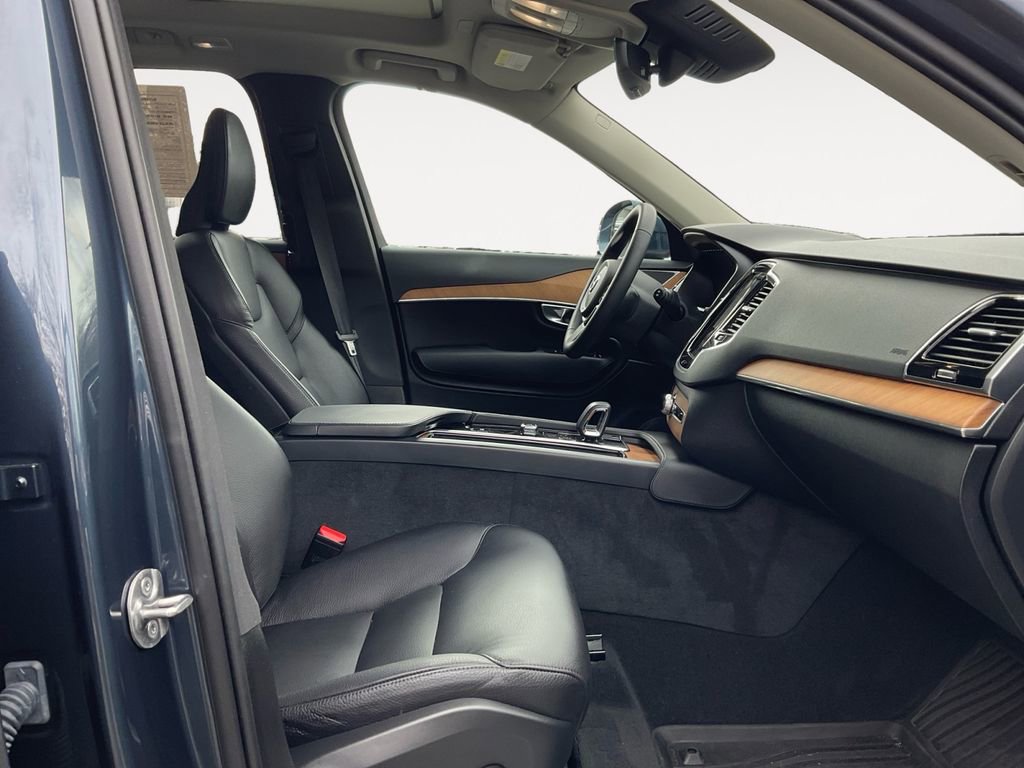 Certified 2025 Volvo XC90 B6 Plus image 15