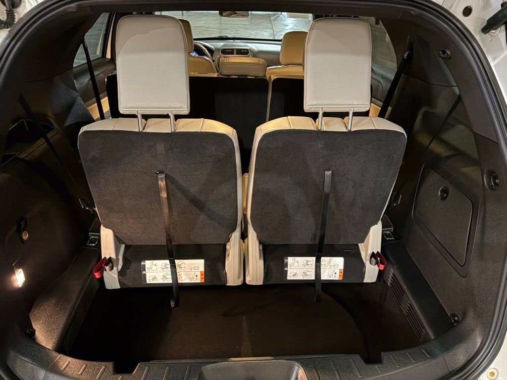 Used 2018 Ford Explorer XLT w/ Equipment Group 202A image 18