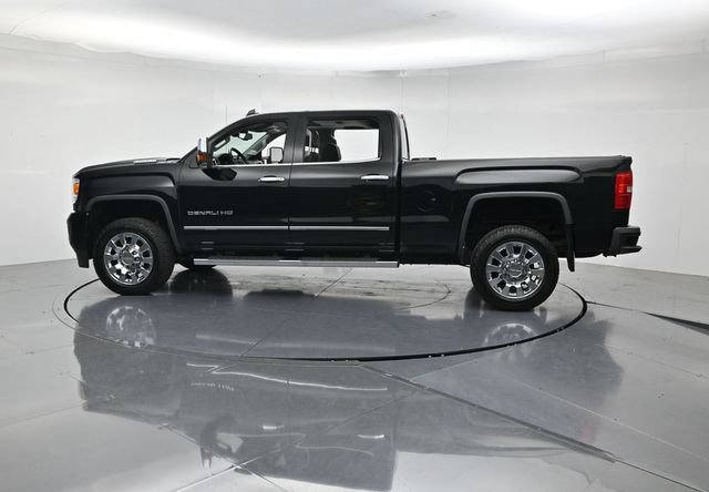 Used 2018 GMC Sierra 2500 Denali w/ Duramax Plus Package AWD/4WD image 7