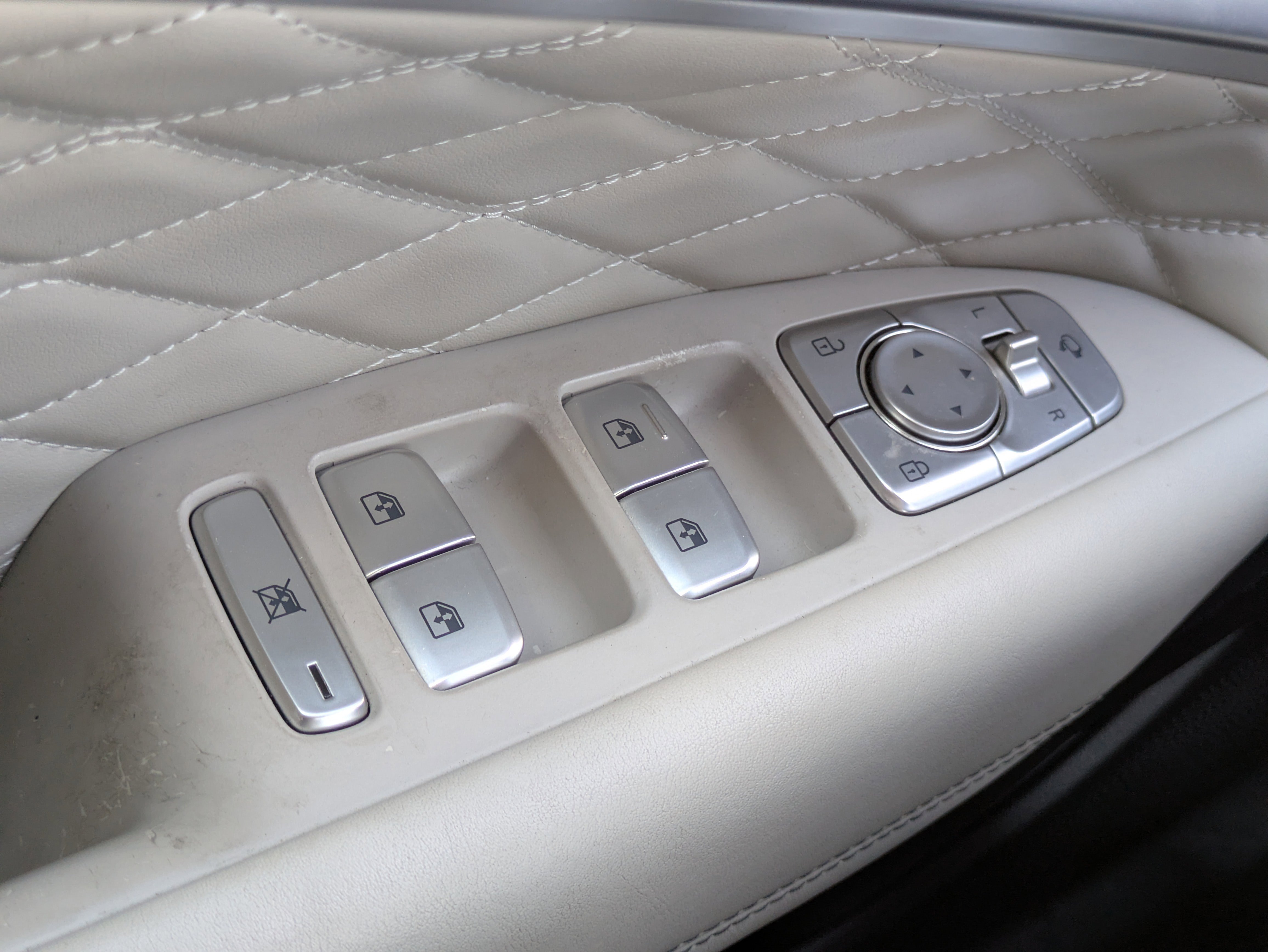 Used 2021 Genesis G70 2.0T w/ Prestige Package image 14