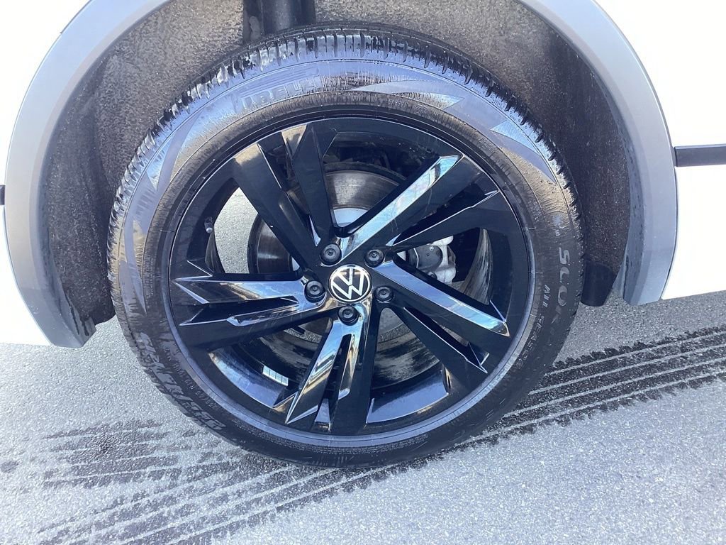 Used 2024 Volkswagen Tiguan SE R-Line image 8