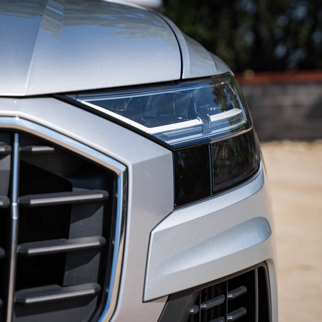 Used 2019 Audi Q8 Premium Plus AWD/4WD image 3