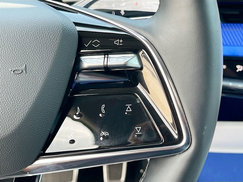 New 2025 Cadillac Optiq Sport 2 w/ LPO, Floor Liner Package AWD/4WD image 19