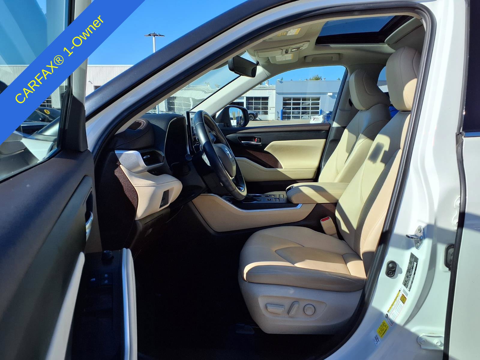 Used 2020 Toyota Highlander XLE AWD/4WD image 18
