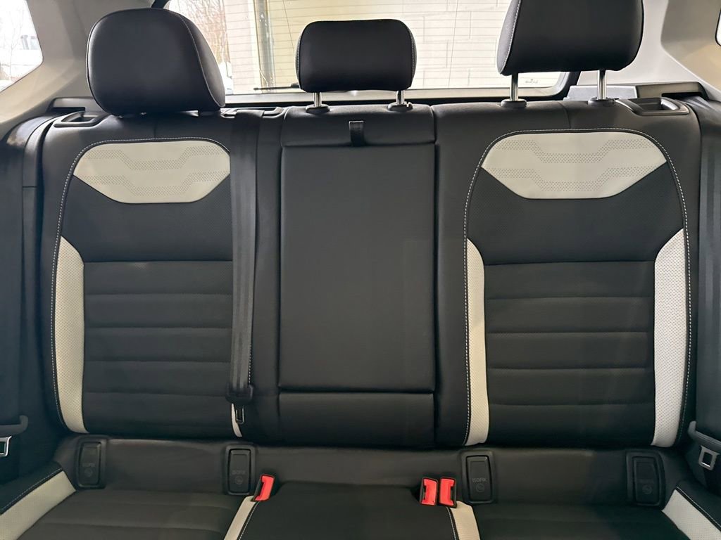 Used 2025 Volkswagen Taos SEL image 16