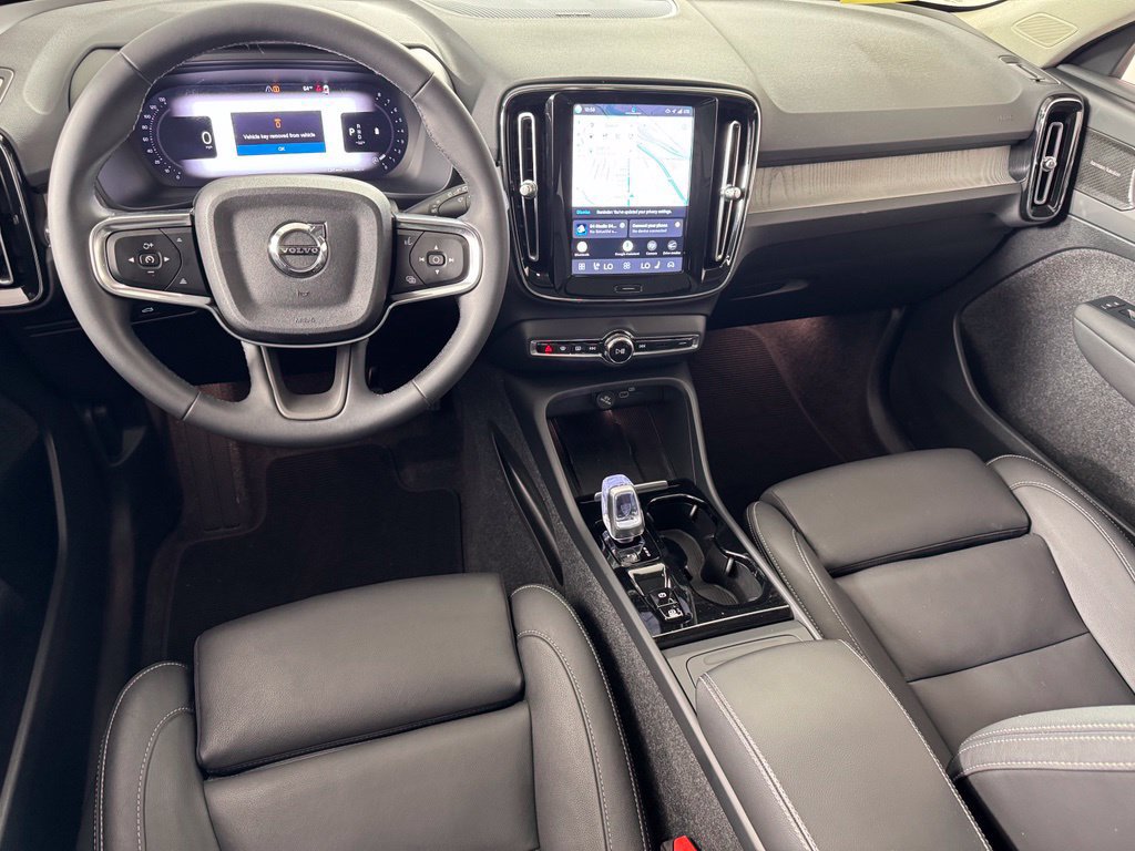 Certified 2024 Volvo XC40 B5 Plus w/ Protection Package Premier AWD/4WD image 15