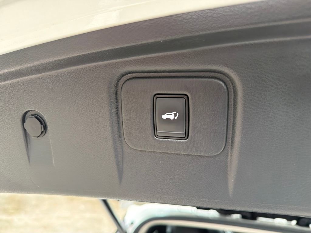 Certified 2022 Nissan Murano Platinum w/ Cargo Package image 36