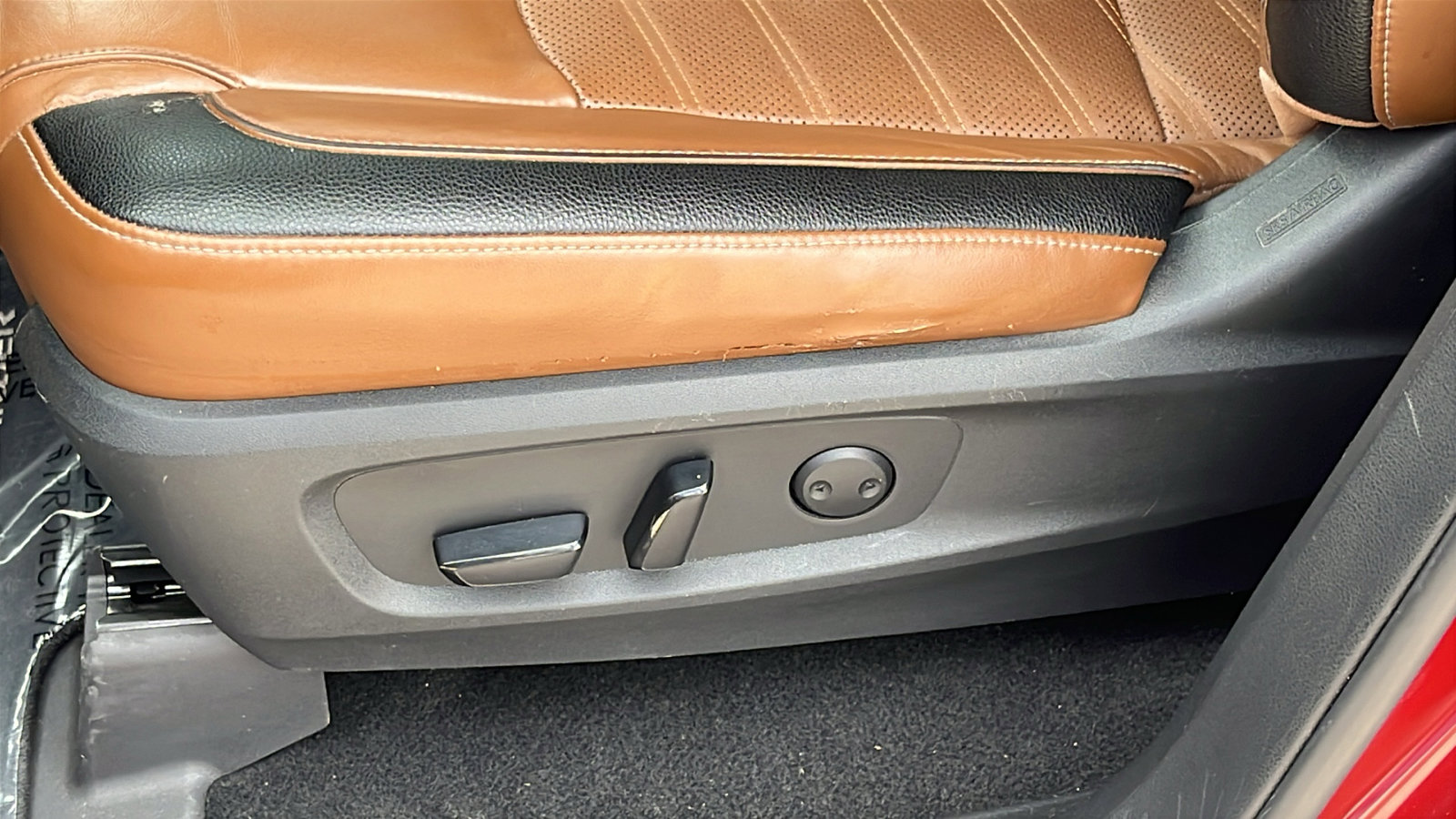 Used 2022 Nissan Pathfinder Platinum w/ Cargo Package FWD image 11
