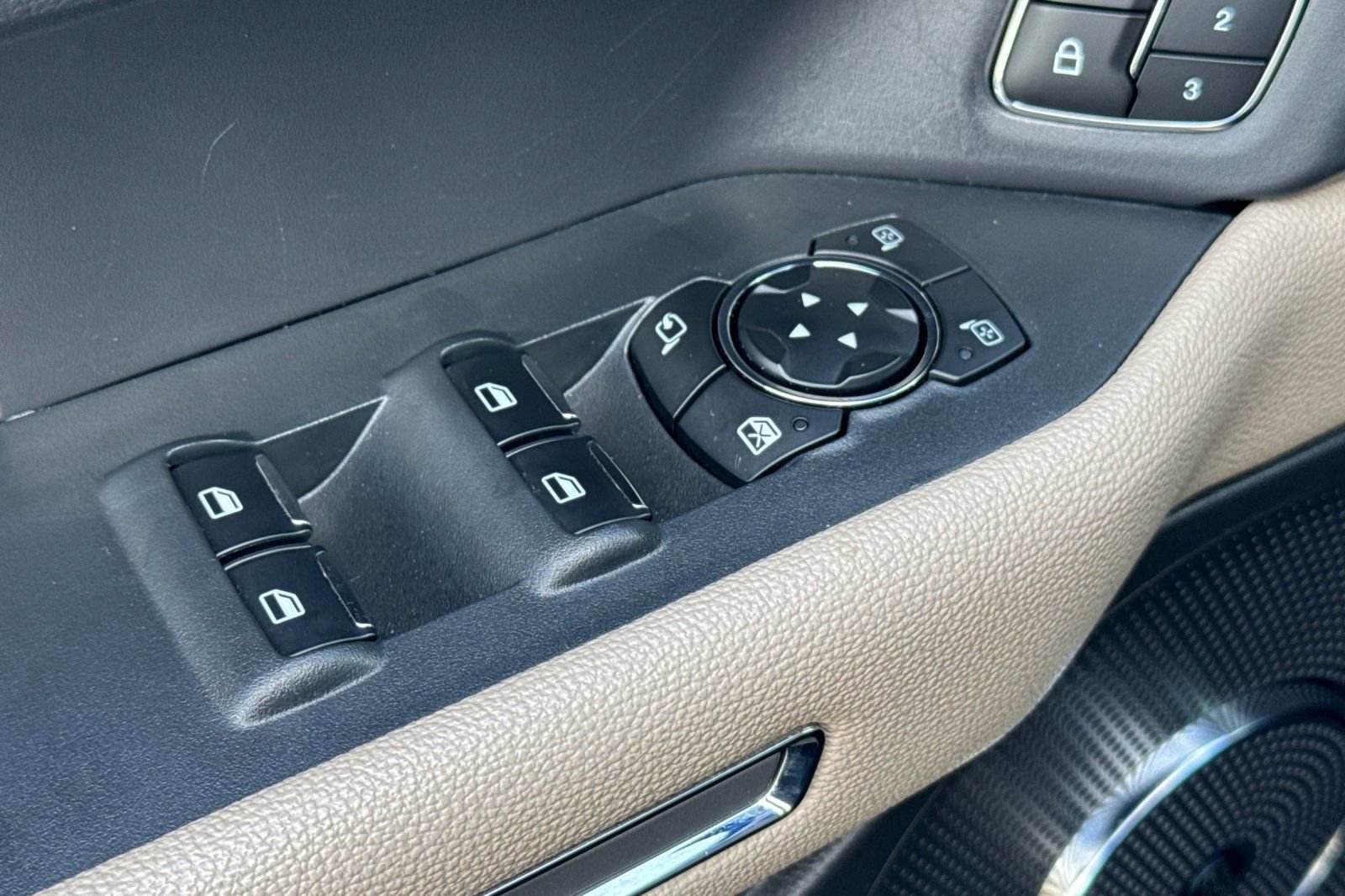 Used 2024 Ford Expedition Limited image 13