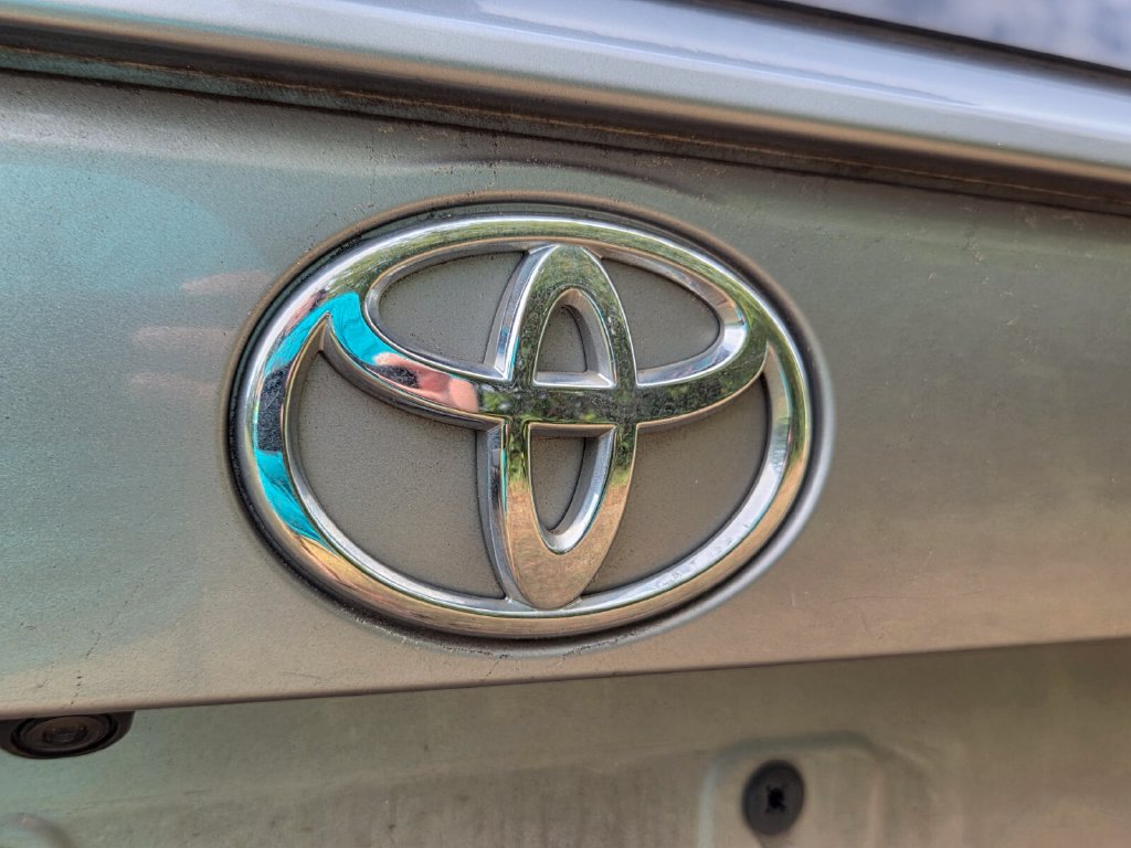 Used 2022 Toyota RAV4 LE FWD image 9
