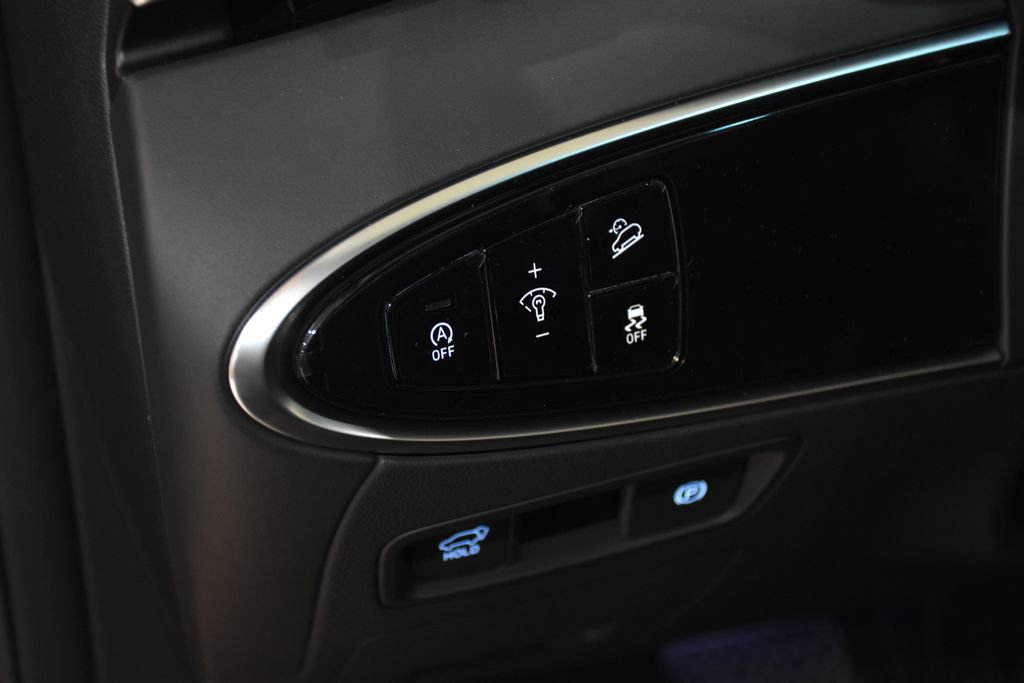 Used 2025 Genesis GV70 2.5T image 9