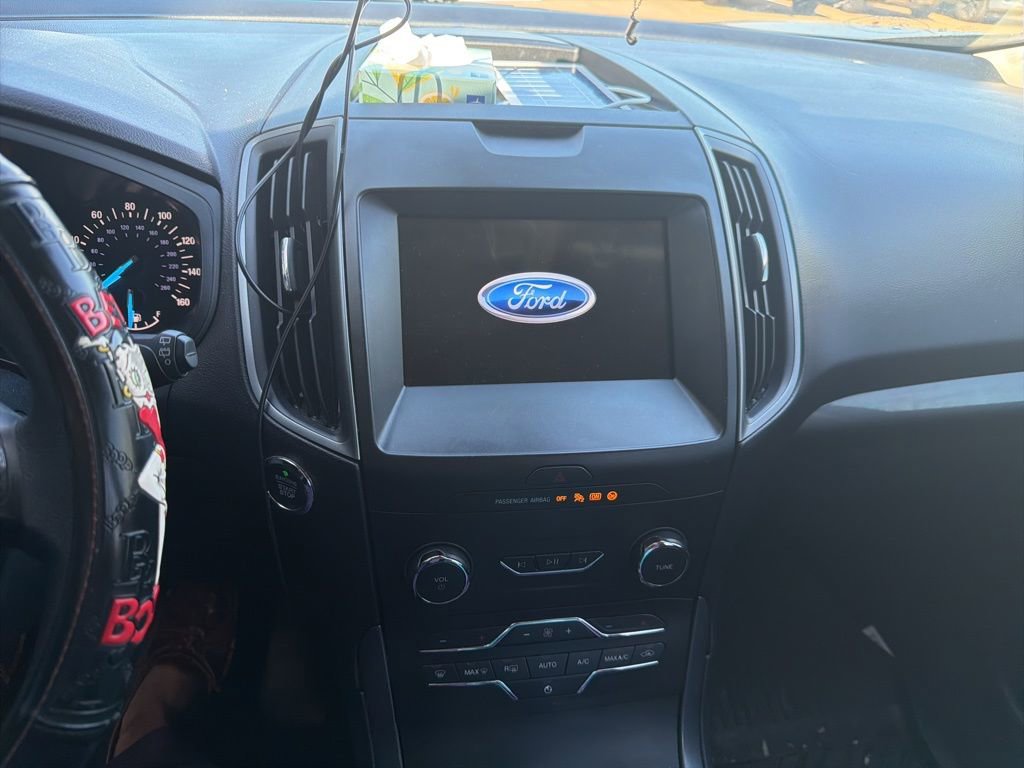 Used 2020 Ford Edge SE image 12