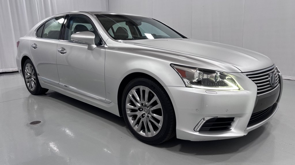 Used 2017 Lexus LS 460 w/ Comfort Package RWD image 3