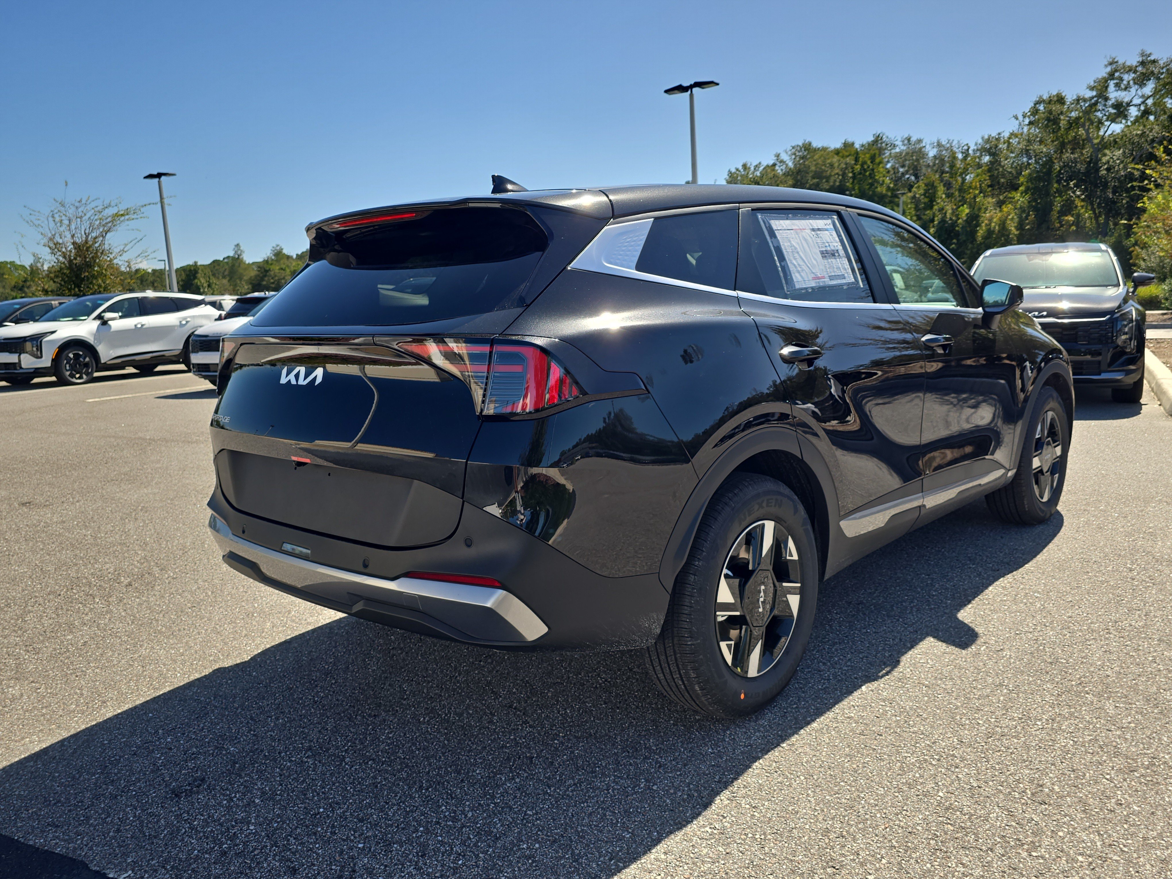 New 2027 Kia Sportage LX FWD image 8