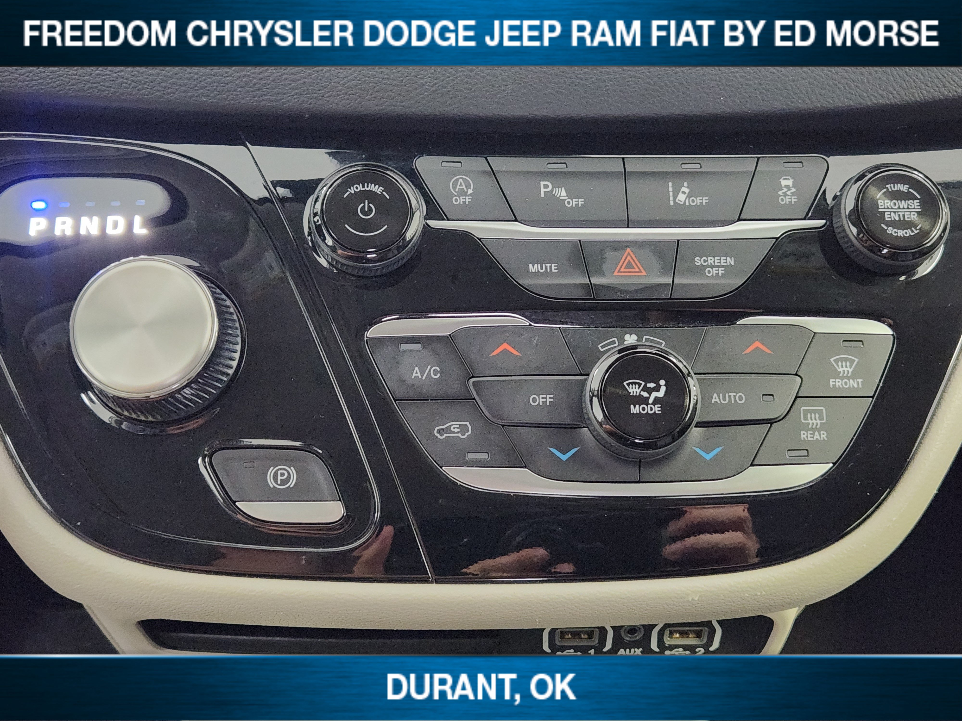 Used 2023 Chrysler Pacifica Touring-L FWD image 14